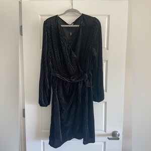 Chic Black Velvet Long Sleeve Dress